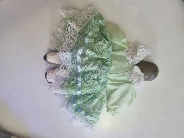 Boneca de Porcelana - Vestido Verde - Usada - Antigo - Foto 3