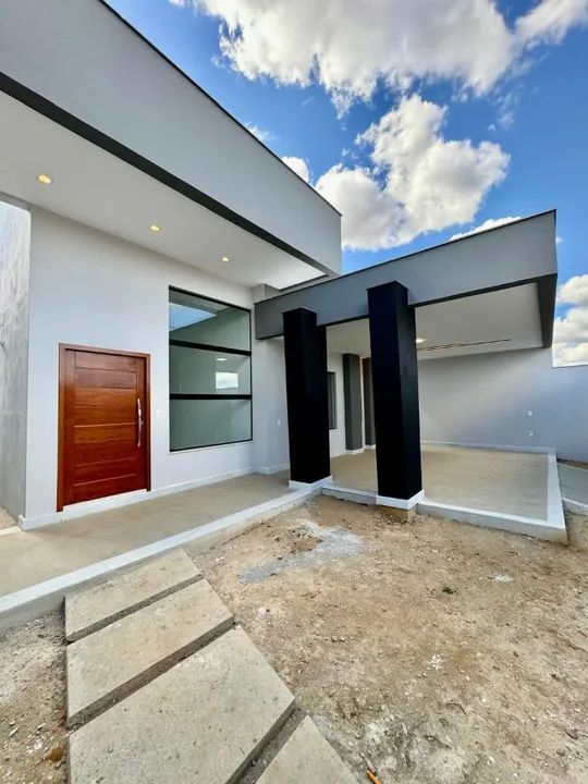 Casa linear alto padrão com 03 suítes e excelente localização no bairro Fazenda Vitali 