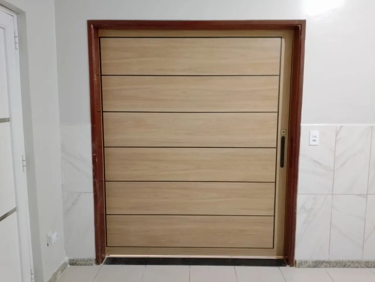 Porta de correr em madeira de alta qualidade - Foto 2