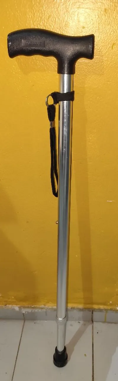 Bengala de apoio com pega ergonômica...Em inox, Nova. 50 Reais