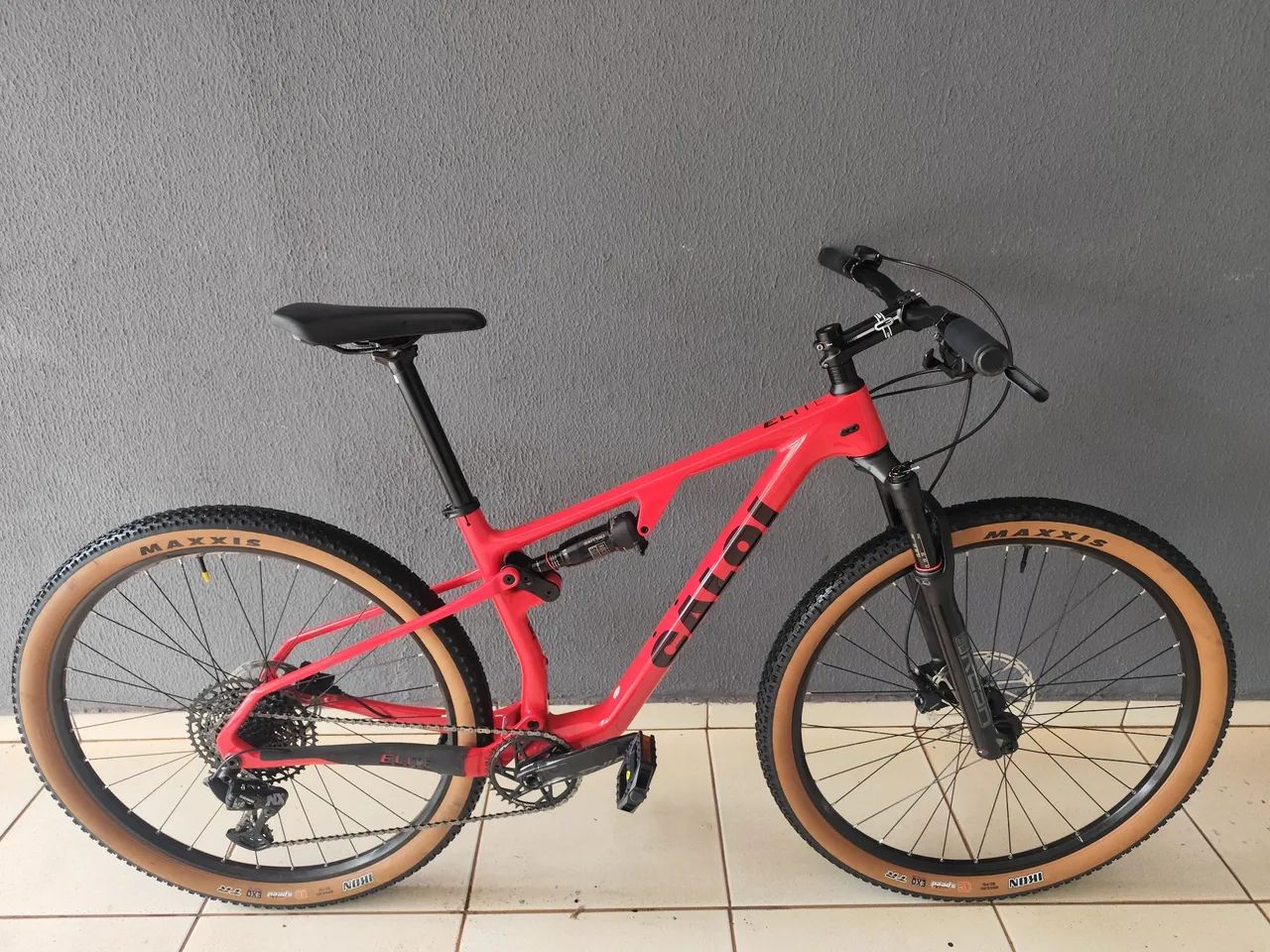 Caloi elite carbon tamanho 19