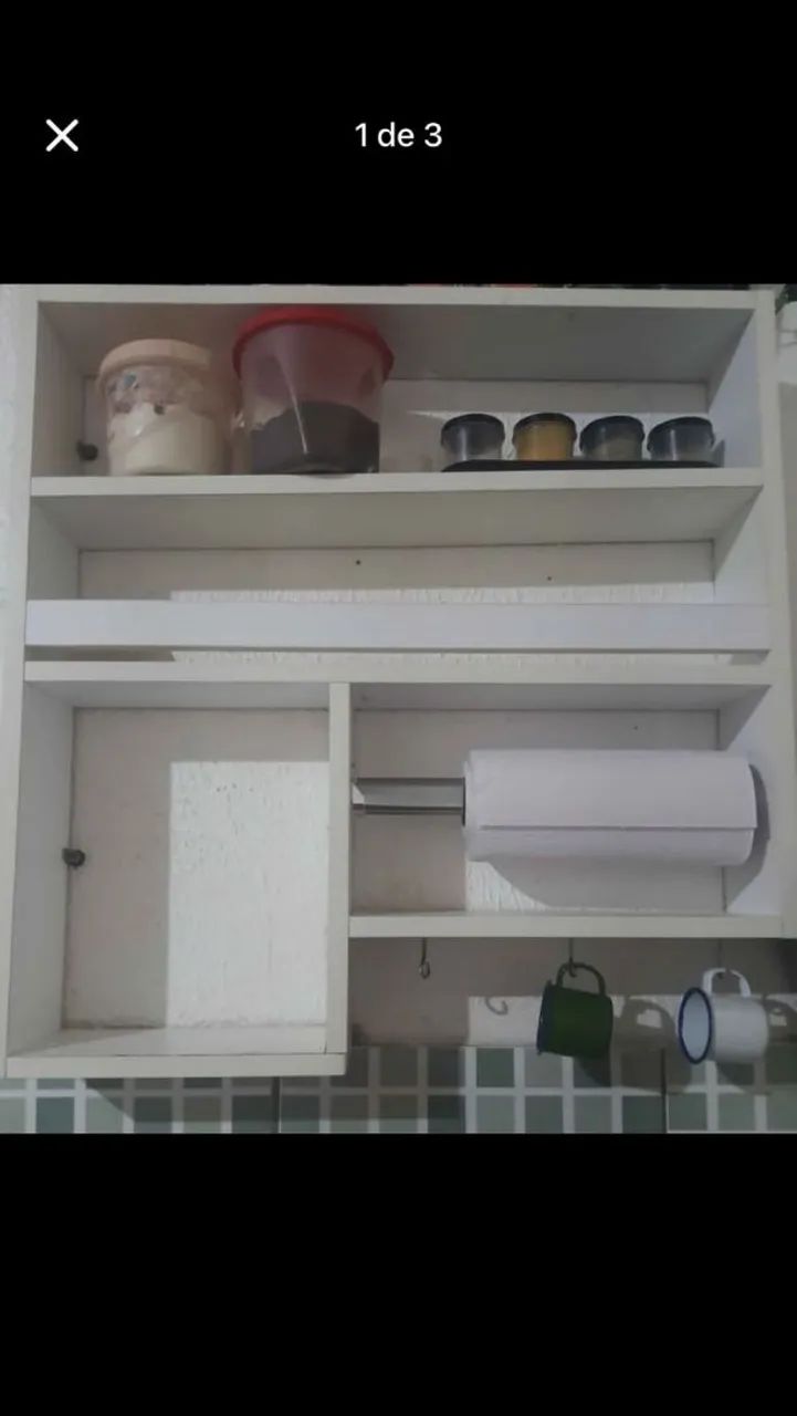  Organizador com prateleiras e suporte para papel toalha