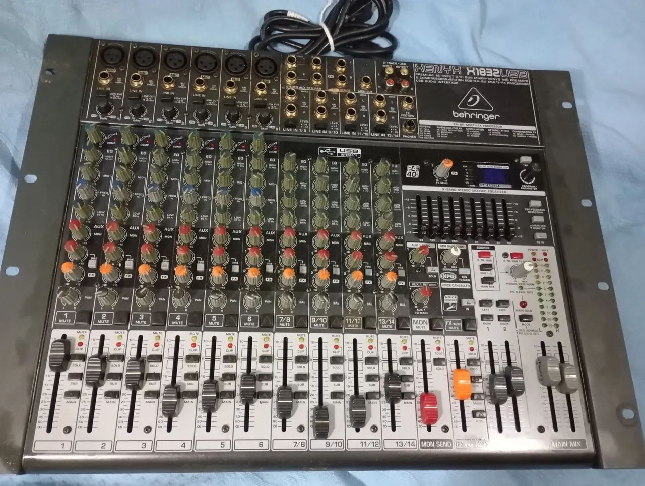 Mesa de Som Behringer Xenyx X1832USB - Foto 2
