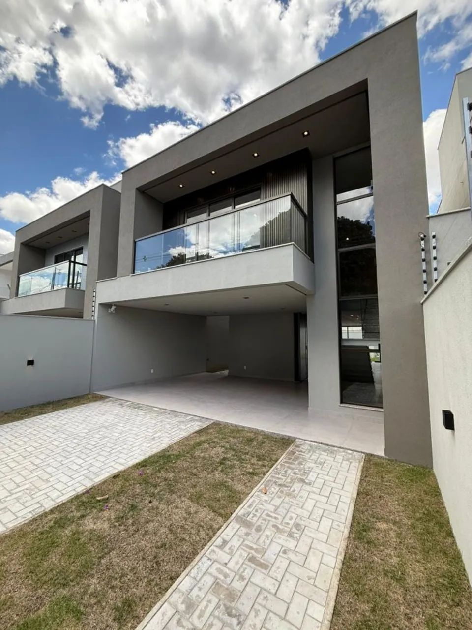 Vendo excelente duplex 4 suites no Sim