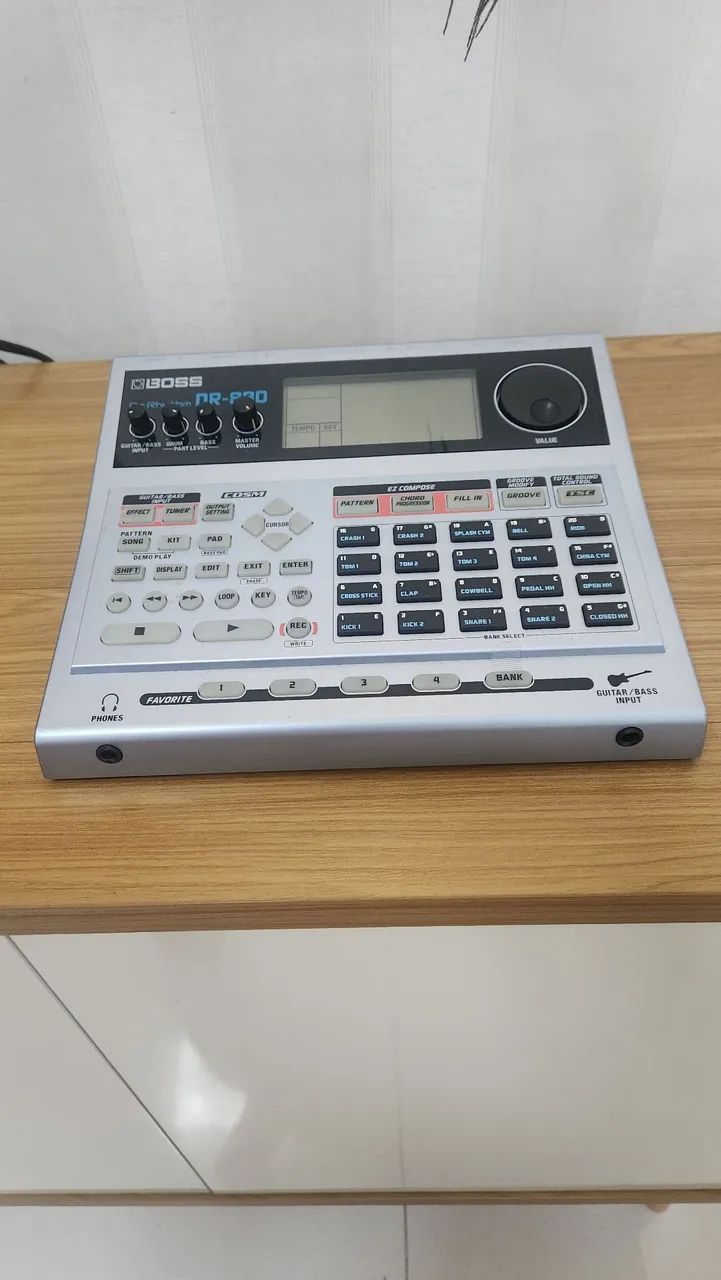 Maquina de Ritmos Boss dr880