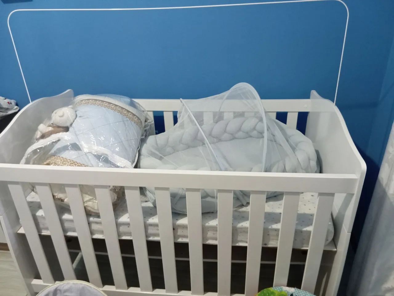 Vendo berço americano nunca usado, acompanha kit berço, andaja, cadeira de descanso... - Foto 4