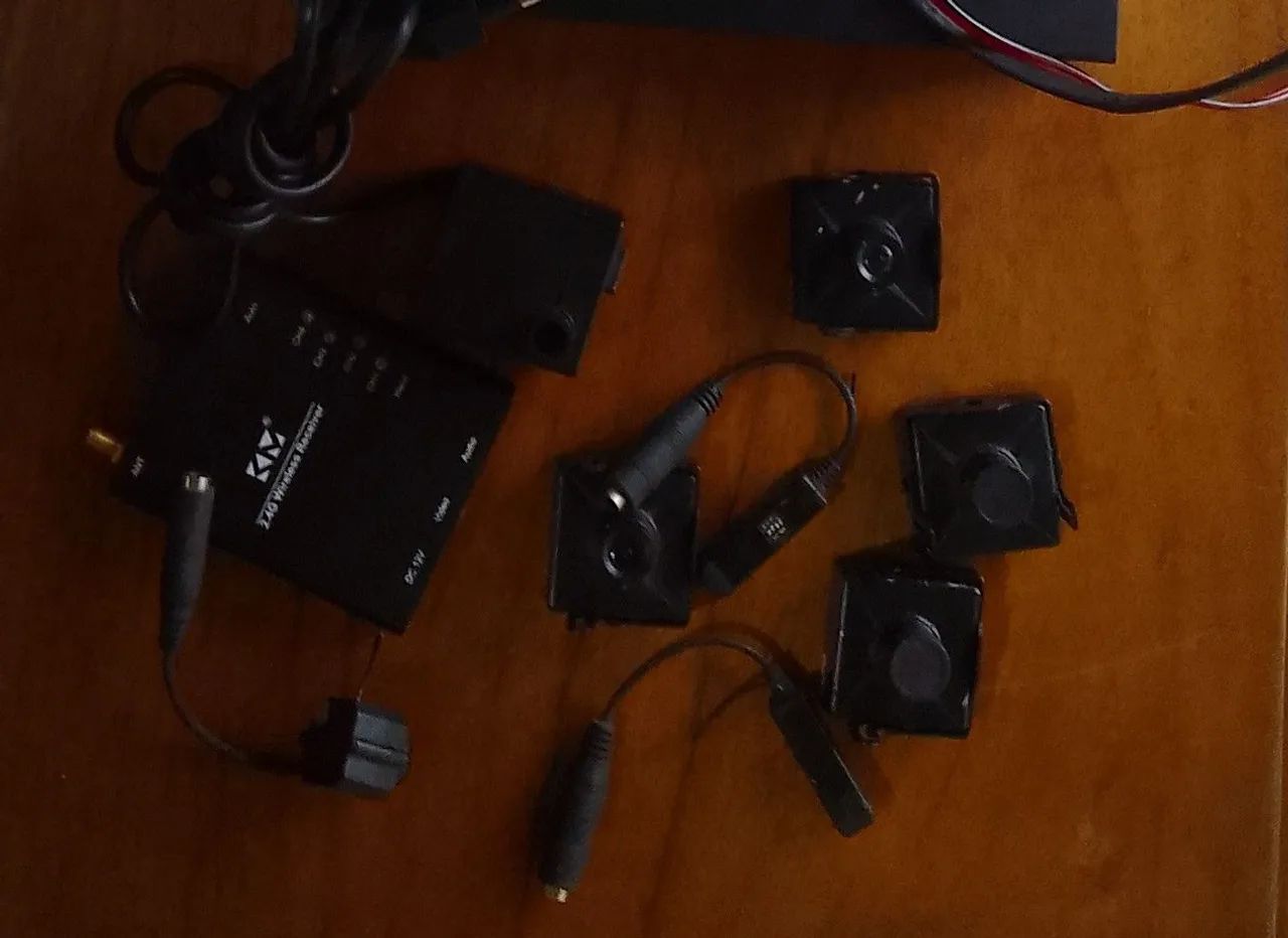 Lote de Câmeras de Segurança Wireless 2.4G Detalhes