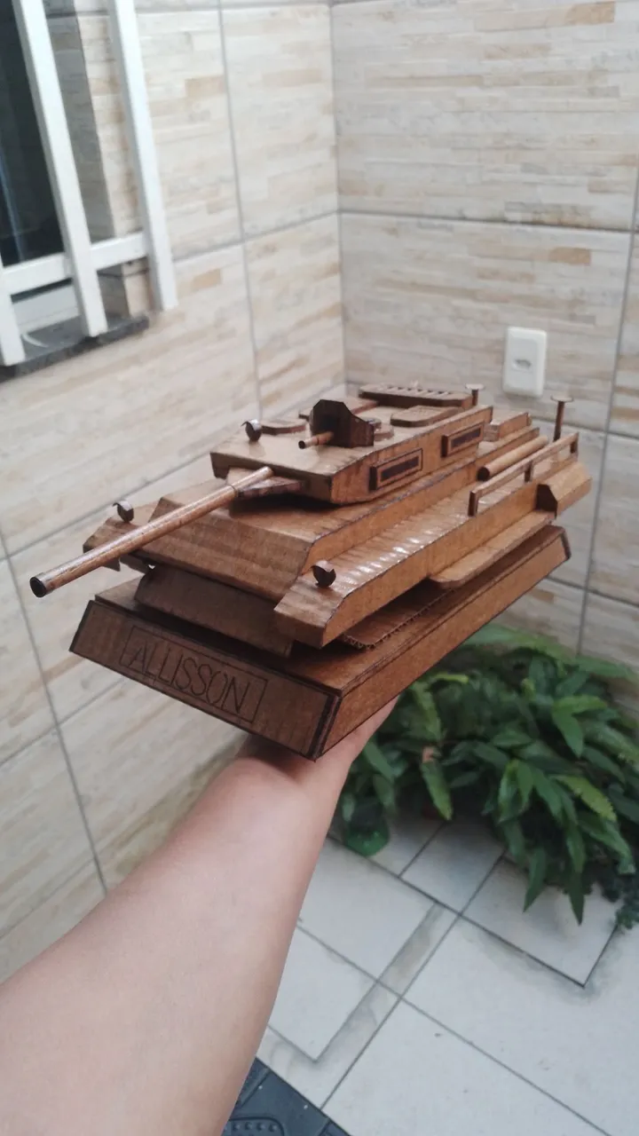 Tanque de Guerra Decorativo Artesanal Envernizada.