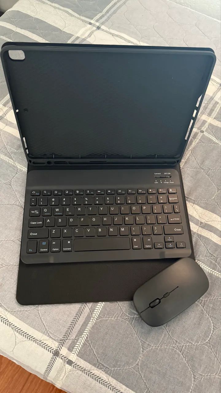 Capa com teclado IPad 9