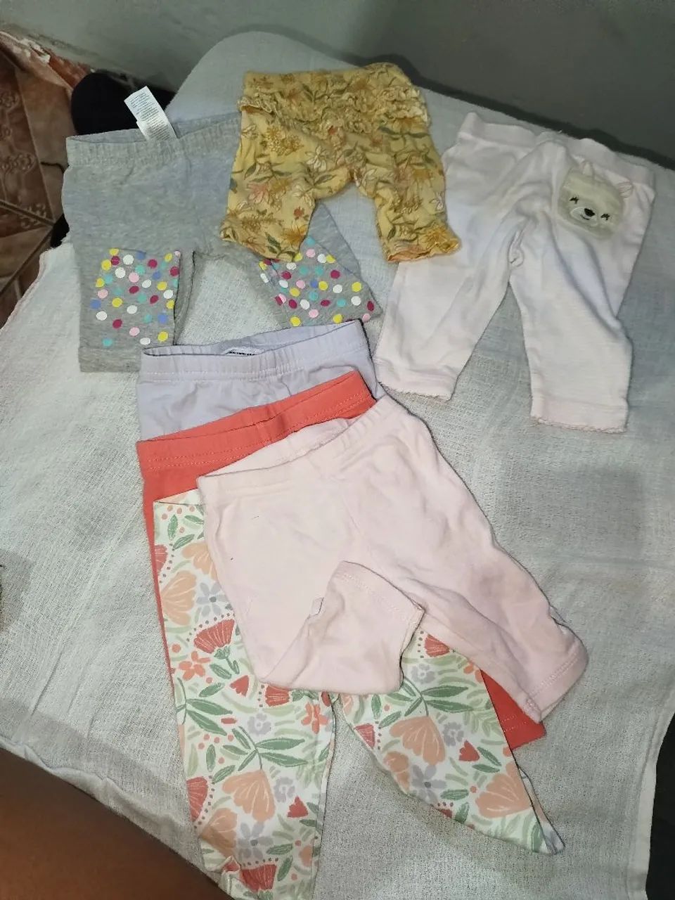 Conjunto de Roupa para Bebê com Detalhes em Cereja - Foto 5