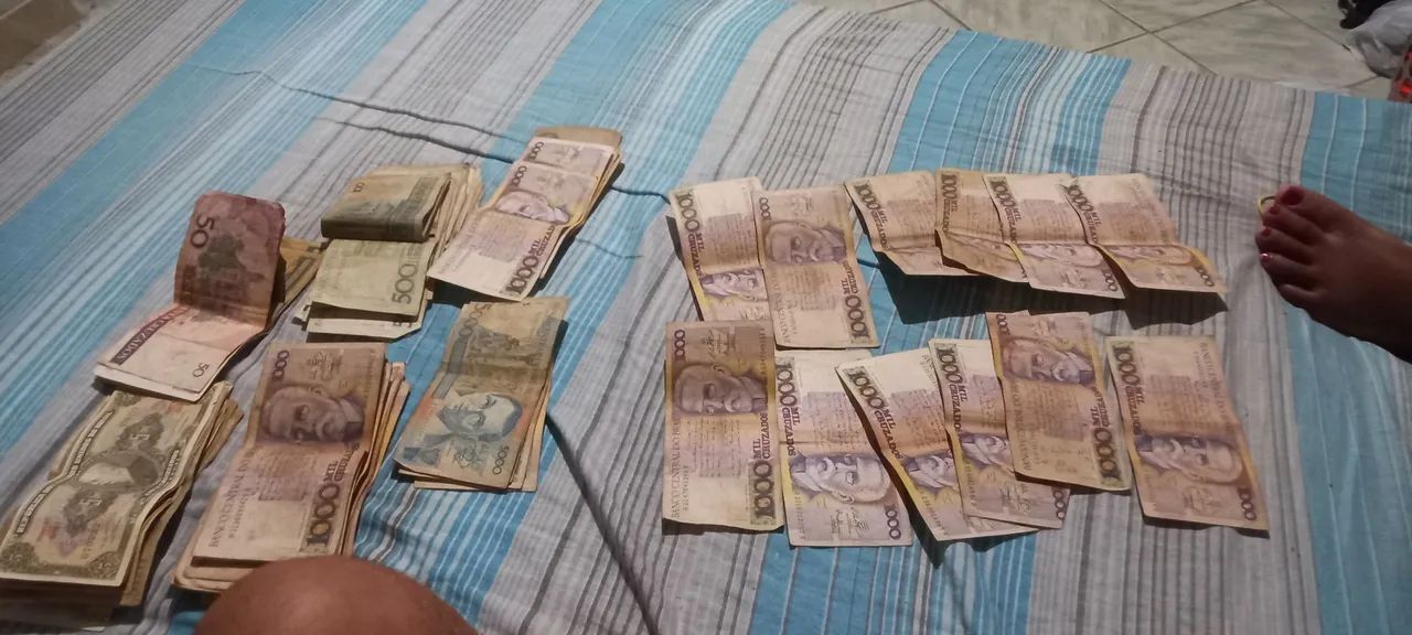 Lote de cédulas antigas Cruzeiros e Cruzados com carimbo NOVO - 80% em bom estado
