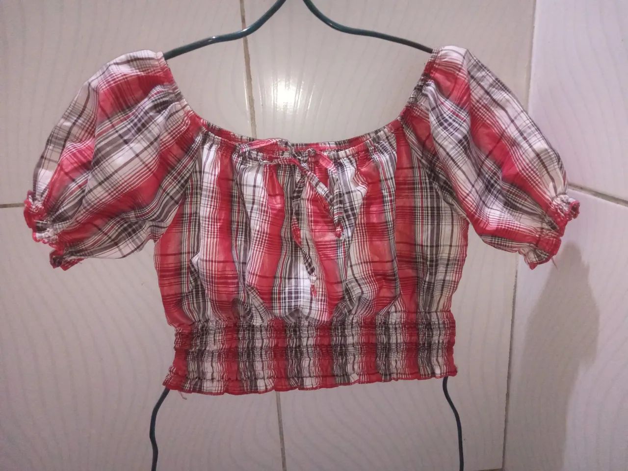 Blusa Cropped Xadrez Vermelha Feminino M  - Foto 5