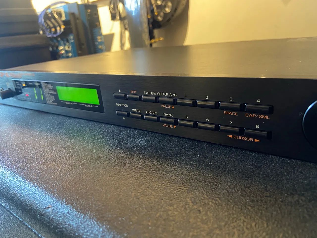 Roland GP-16 - Processador de Guitarra Digital - Equipamentos e