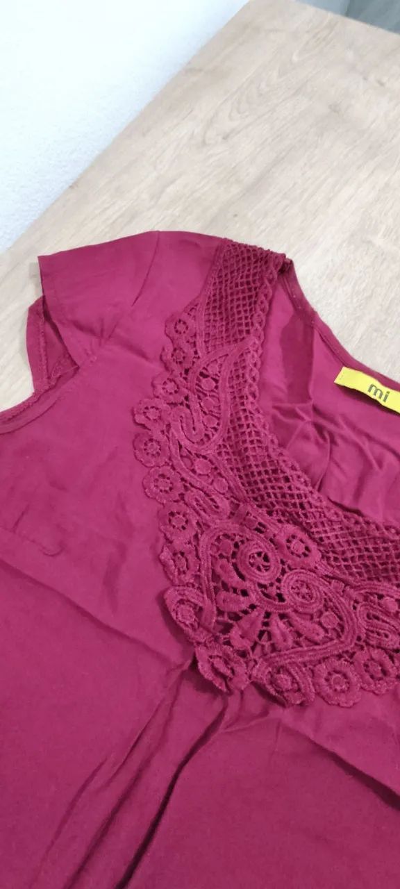 Camiseta vermelho escuro com renda - Foto 4