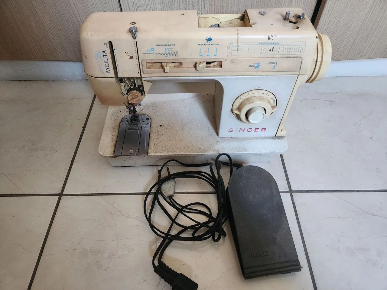 Máquina de Costura Singer Facilita (Funcionando) - Foto 2