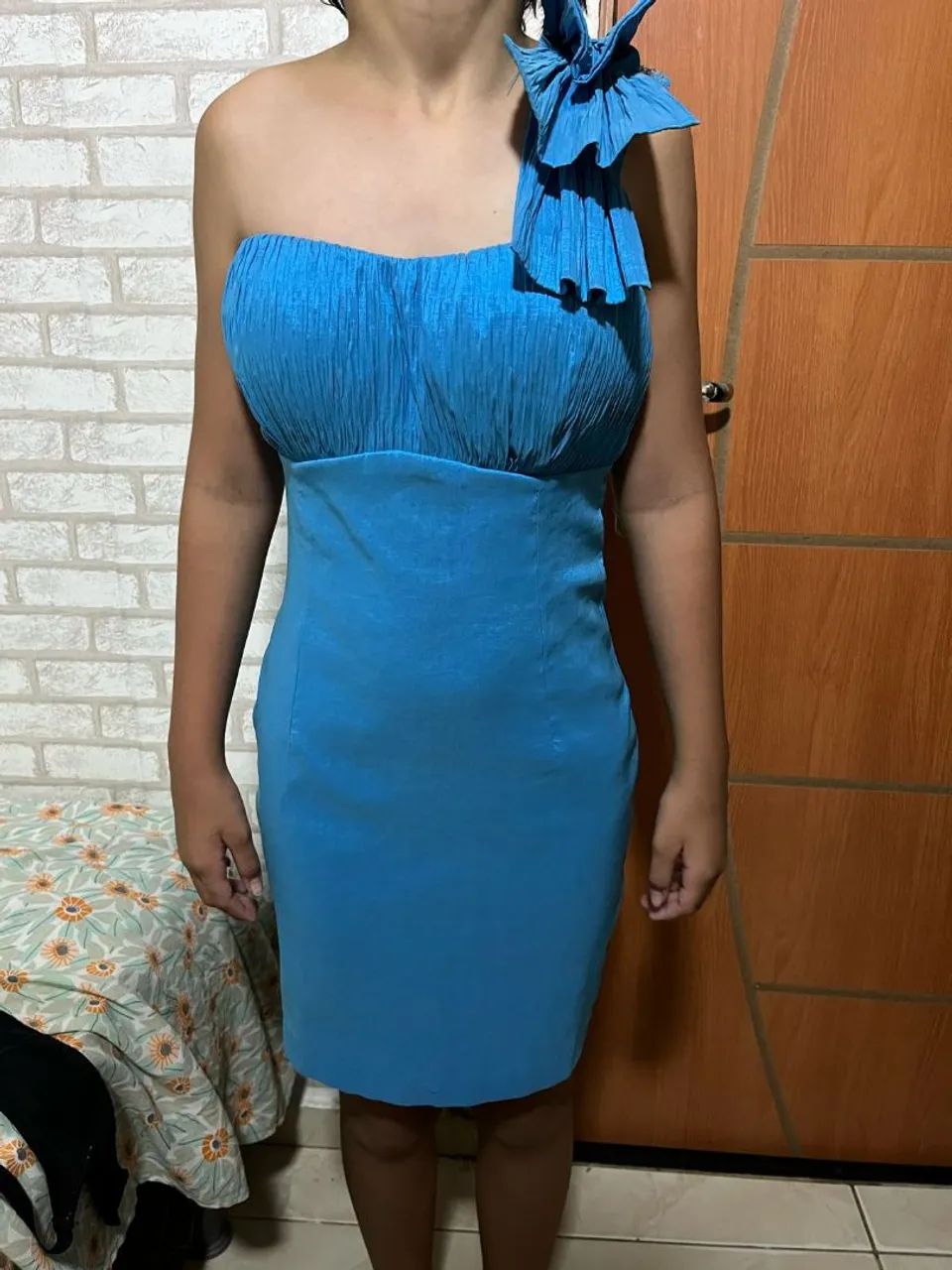 Vestido Azul Elegante com Detalhe Floral - Foto 3