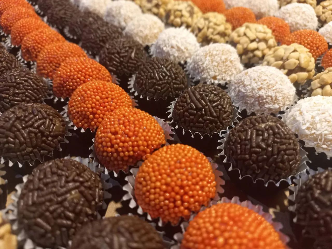  Brigadeiros Gourmet e Tradicional  - Foto 4