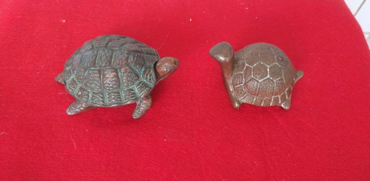 Tartarugas de metal antigas