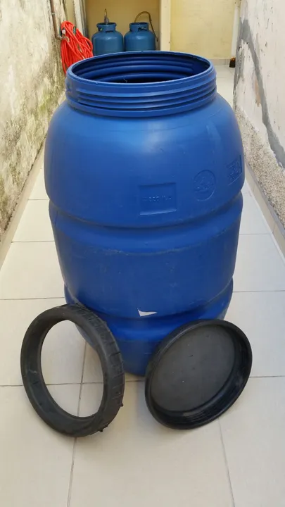 Tanque de água azul 220 litros