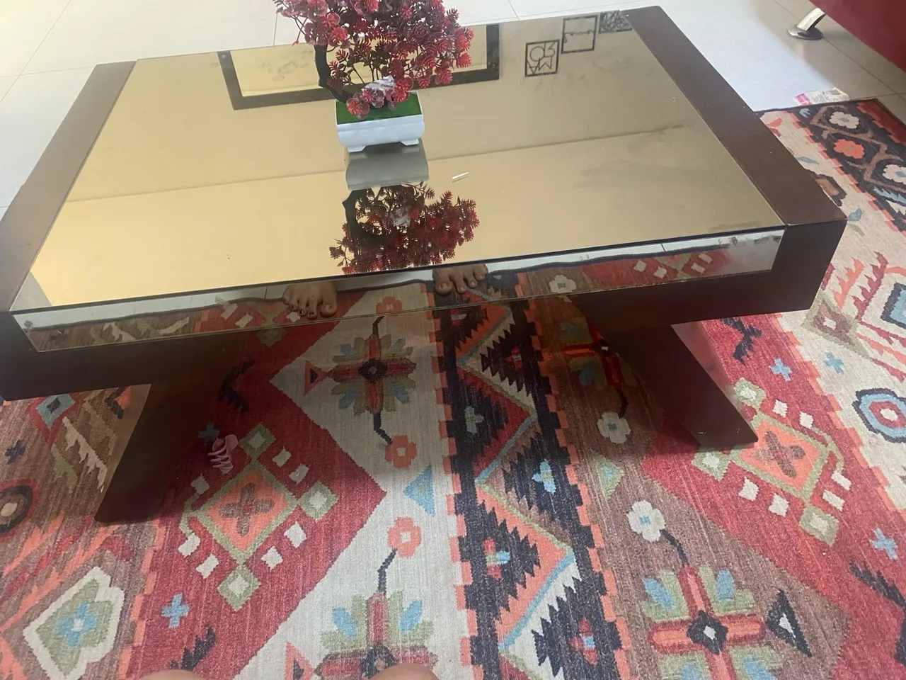 Linda Mesa de Centro com Tampo Espelhado