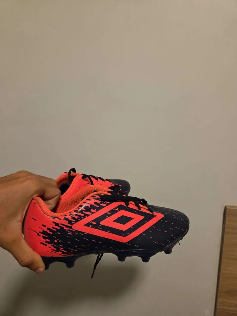 Chuteira Umbro - Tamanho 35 - Foto 2