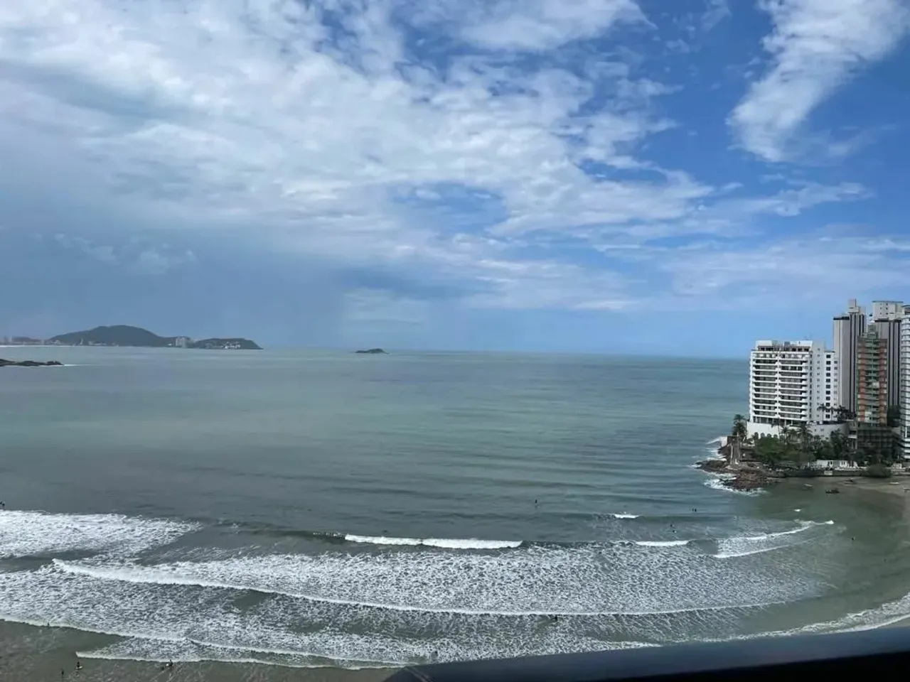 Apartamento em Avenida General Monteiro de Barros - Vila Luis Antônio - Guarujá/SP