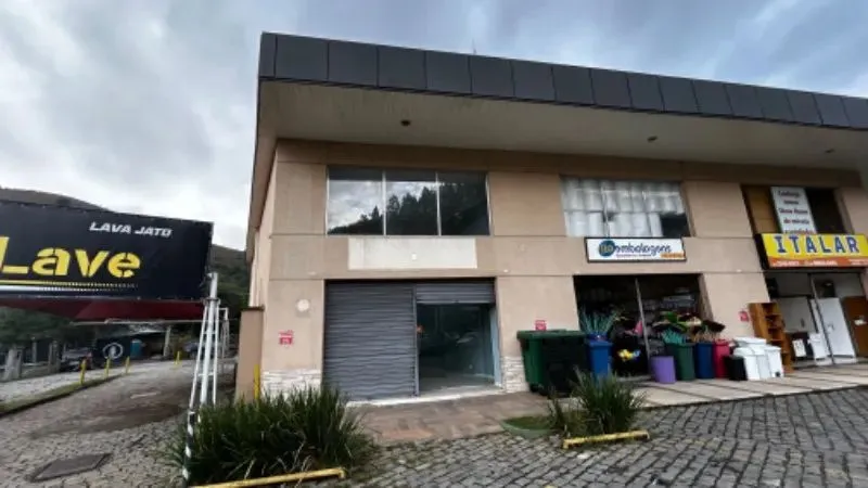 Loja Comercial para Locação em Itaipava, Petrópolis-RJ: 4 Salas, 2 Banheiros, 2 Vagas de G