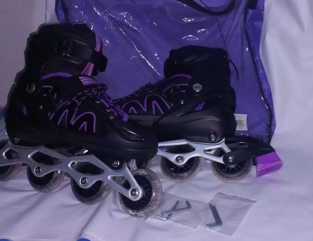 Patins Inline INFANTIL ajustável roxo com luz de led Feminino - Foto 5