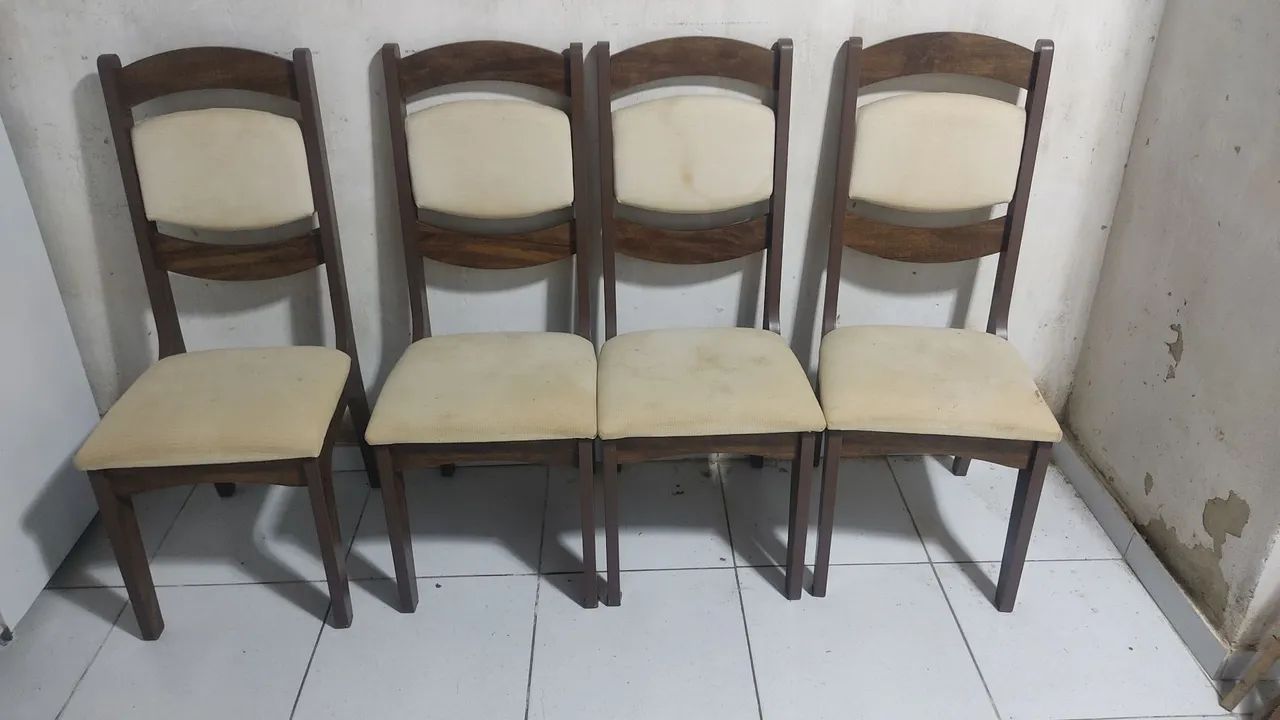 Conjunto de Cadeiras de Jantar Clássicas