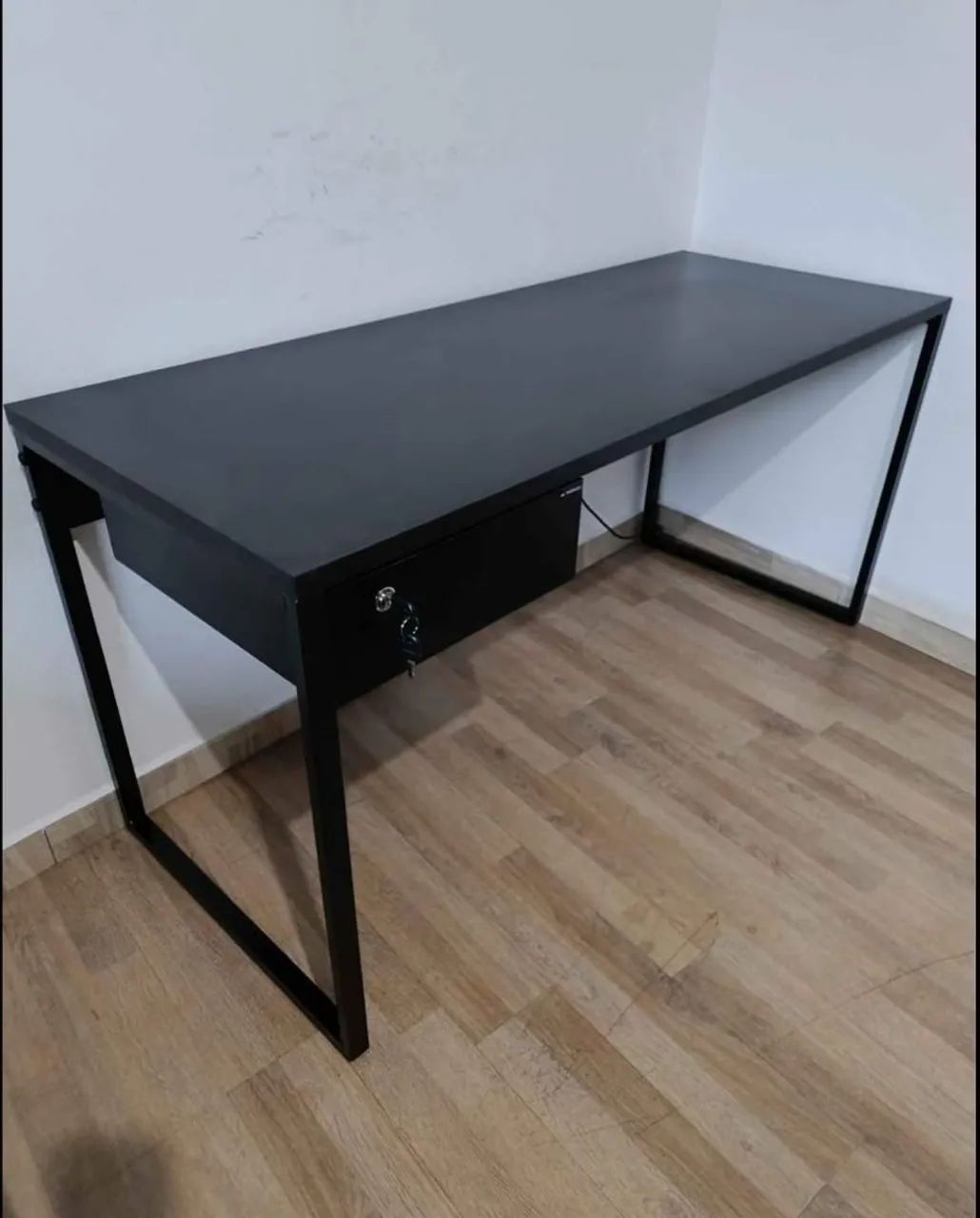 Escrivaninha Industrial MDF Nova com gaveta 1.20m x 60cm