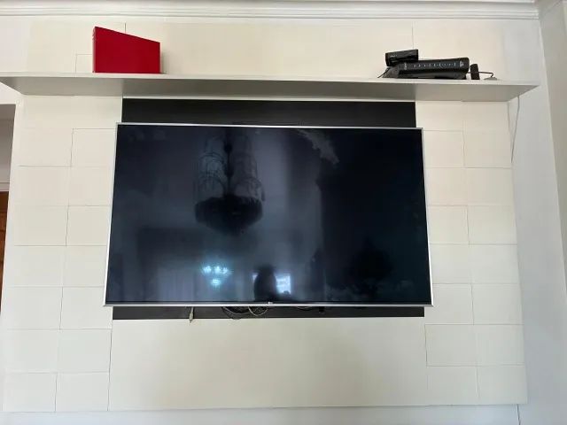 Desapego - Painel de madeira para TV em laca - Com passador de fios - ESTADO DE NOVO!!! - Foto 2