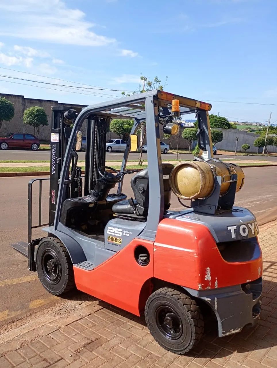 Empilhadeira Toyota 2.500 kg Seminova Revisada