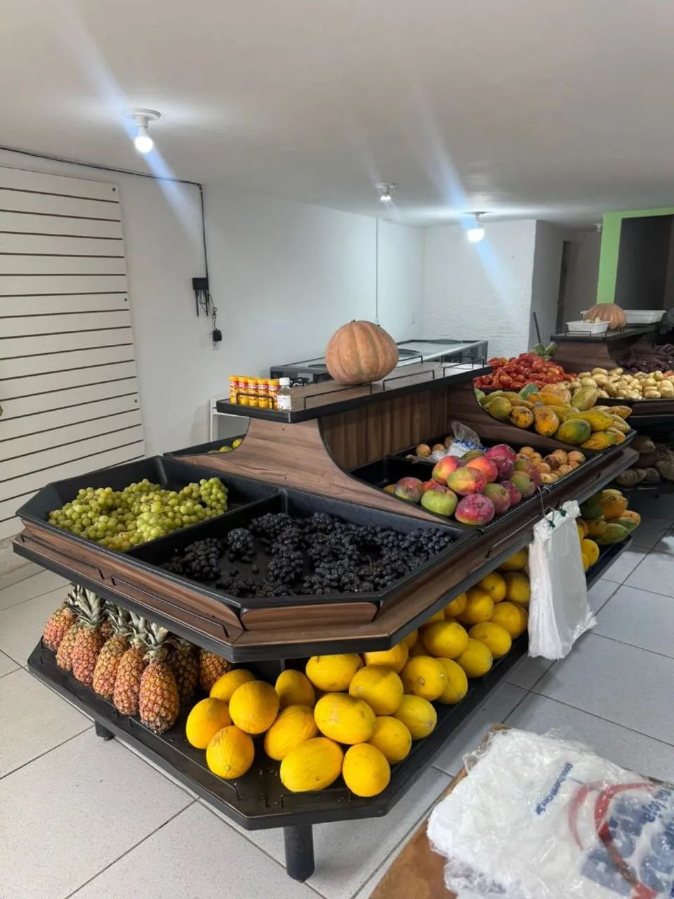 EXPOSITORES DE FRUTAS E VERDURAS - Foto 2