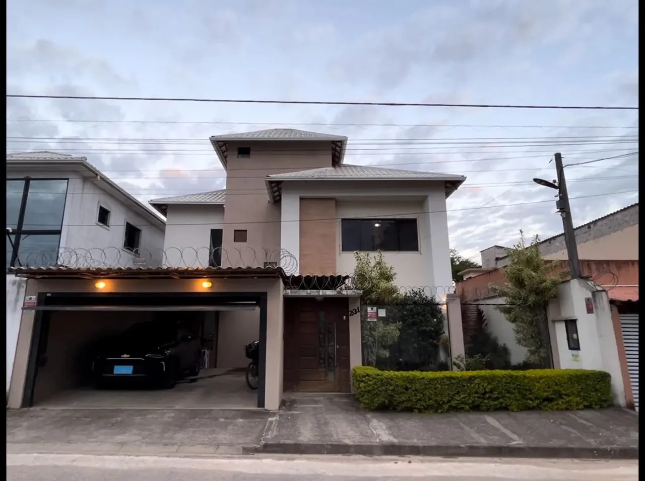 Casa para venda possui 350 metros quadrados com 3 quartos