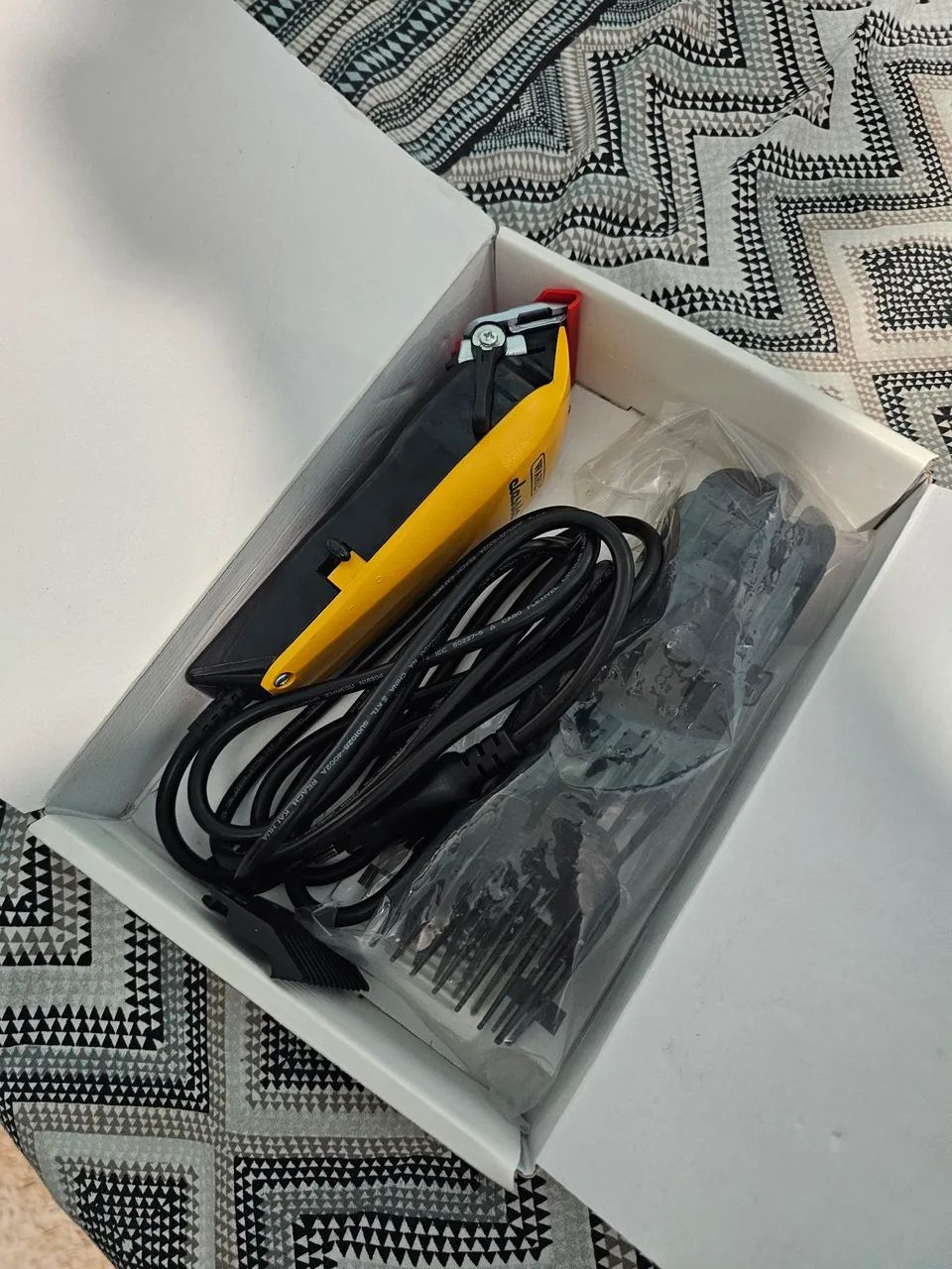 Máquina de Corte de Cabelo Profissional Wahl Classic Amarela - Foto 5