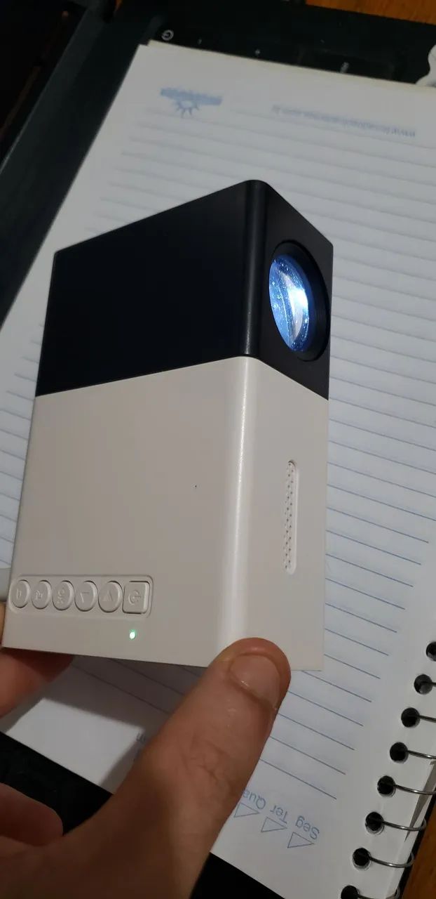 Projetor Portátil para Filmes e Apresentações