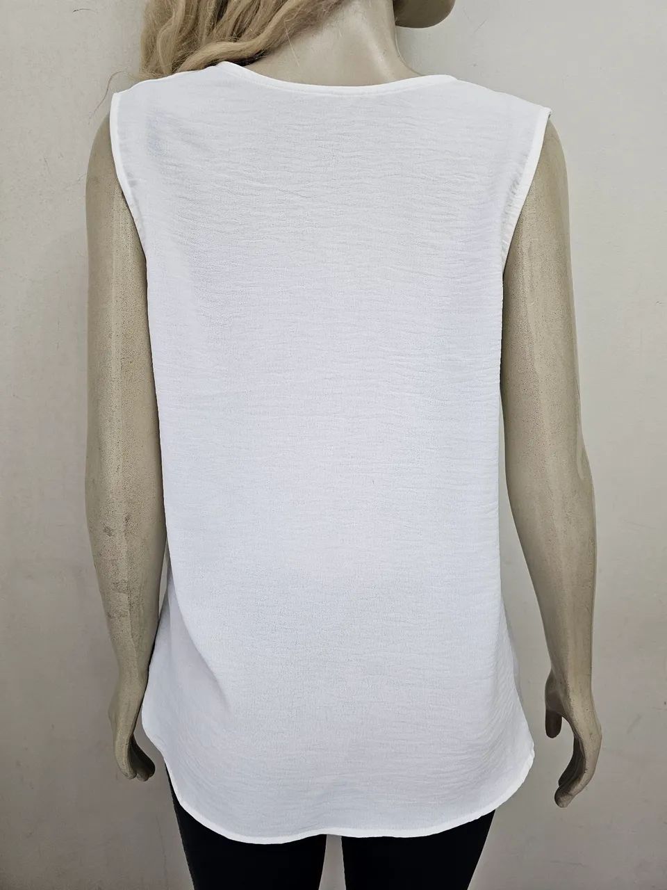 Blusa drapeada branca  - Foto 4