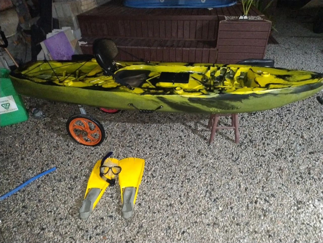 Caiaque inflável para pesca e lazer