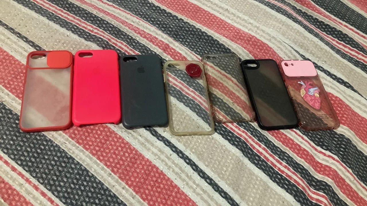 Capas de Silicone para iPhone - Preto e Lilás - Foto 3