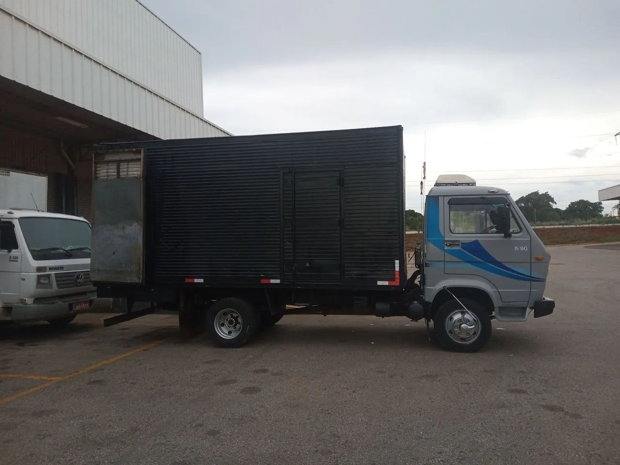 Caminhão Volkswagen 6.90 Baú - Ótimo estado!