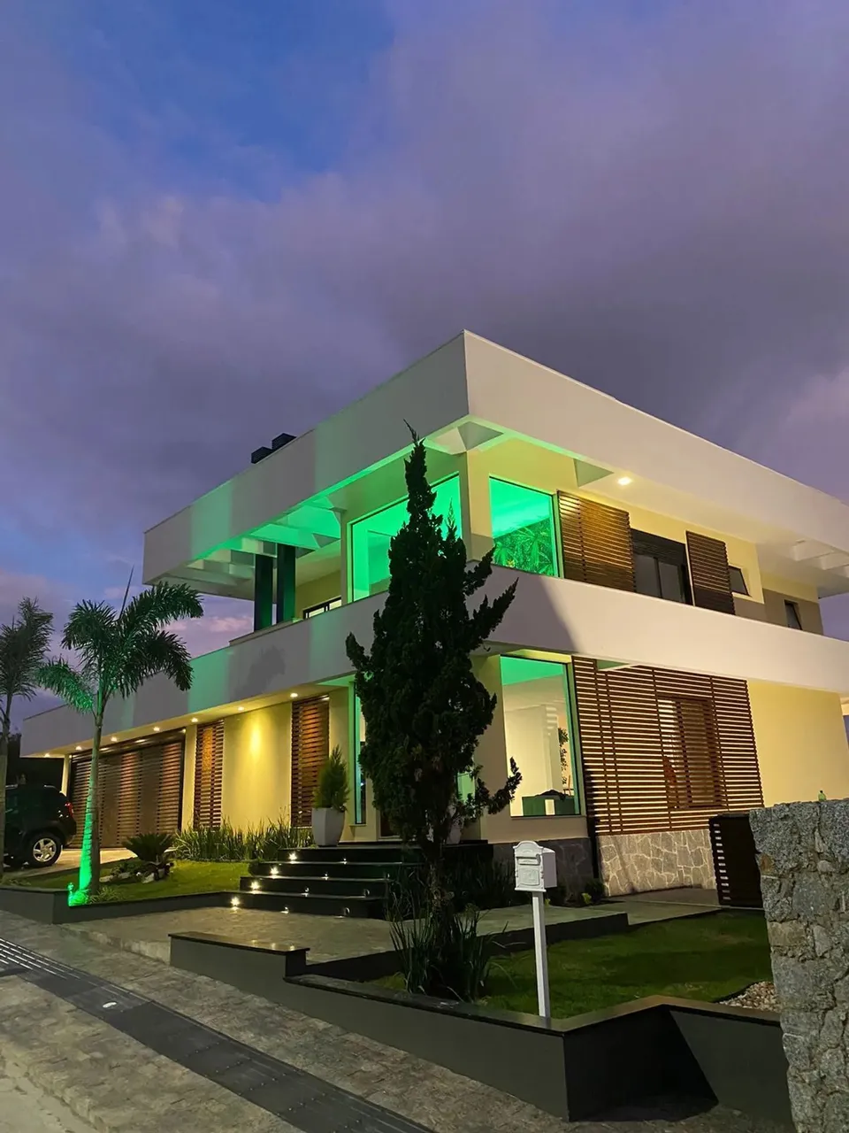 Sobrado com 3 Suites 460 mt2 em Pedra Branca - Palhoça - SC