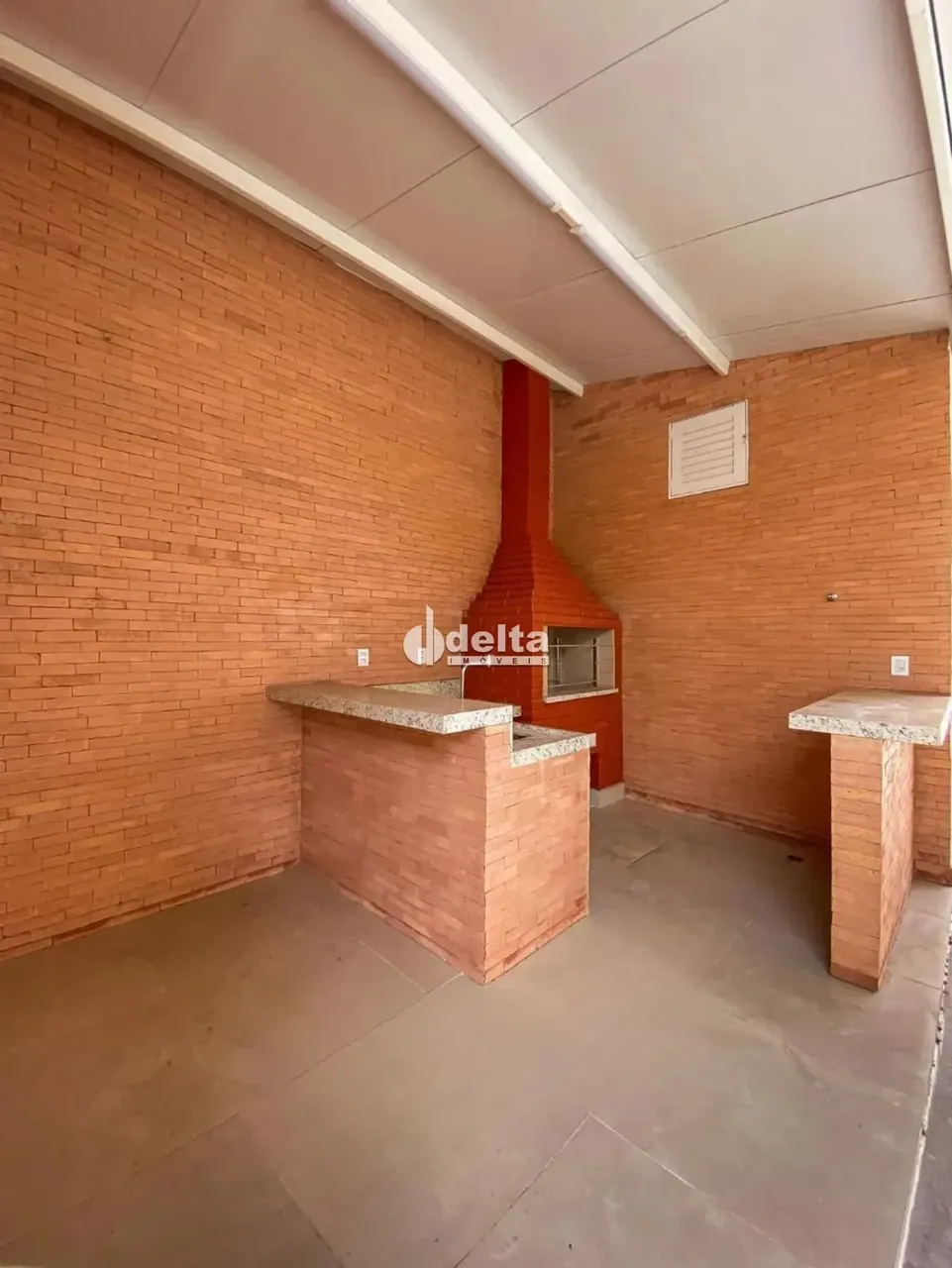 Casa residencial disponível para venda no bairro Brasil em Uberlândia-MG