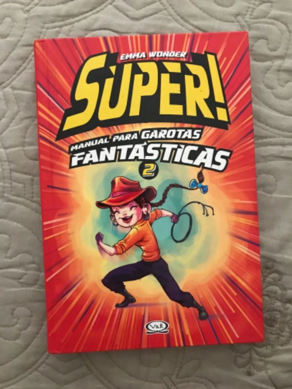 Livro Manual para garotas fantásticas 