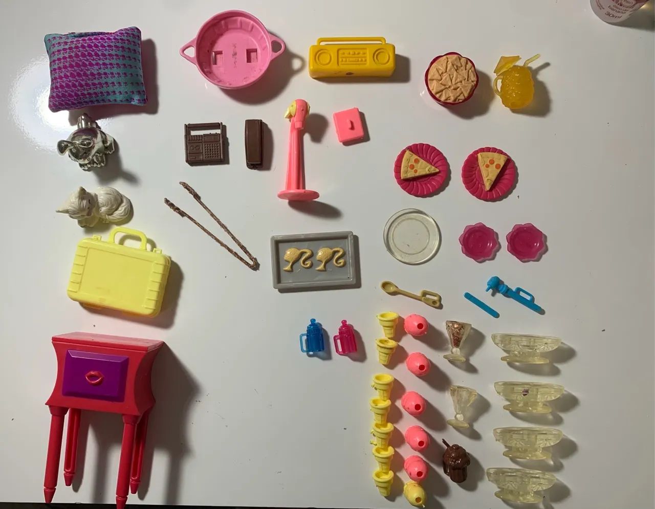 Lote Barbie - Acessórios, móveis e roupas  - Foto 2