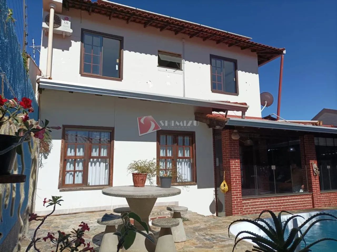 CASA EM ESTILO COLONIAL c janelas/portas madeira maciça - Foto 4