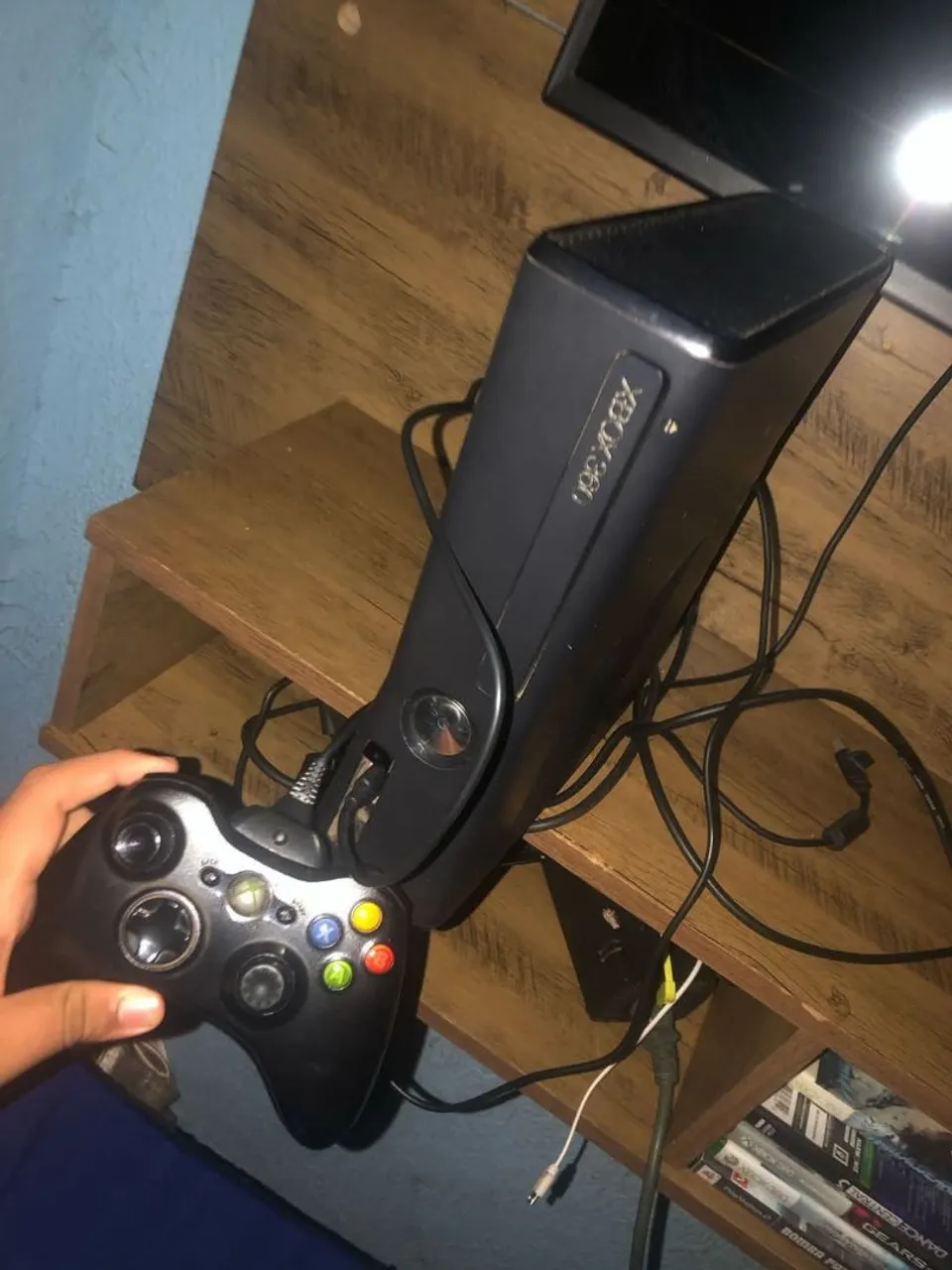 Só pega joga <br>2 controle <br>Pen drive 64gb<br>2 jogo original cd<br>Fifa minecraft na memória