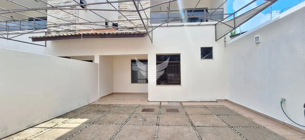 SOBRADO DISPONÍVEL PARA LOCAÇÃO