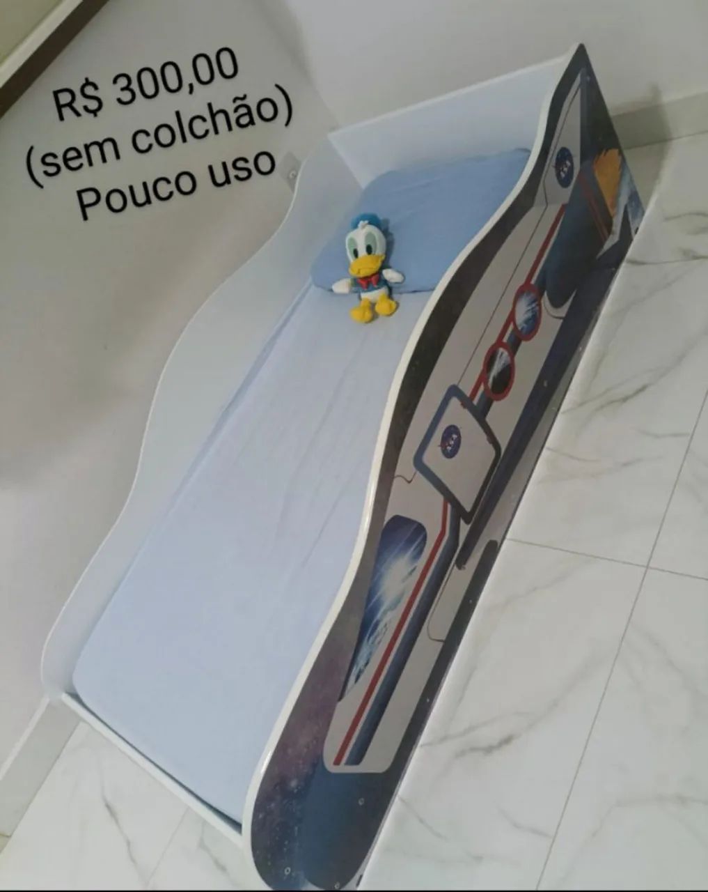 Cama infantil temática, pouco uso (sem colchão)