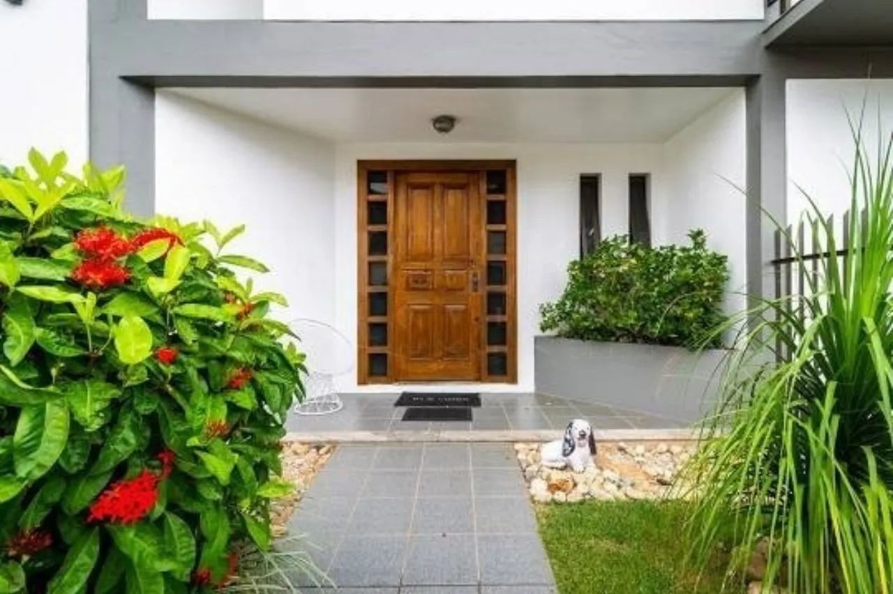 Casa de 04 dormitórios em Coqueiros - Foto 2