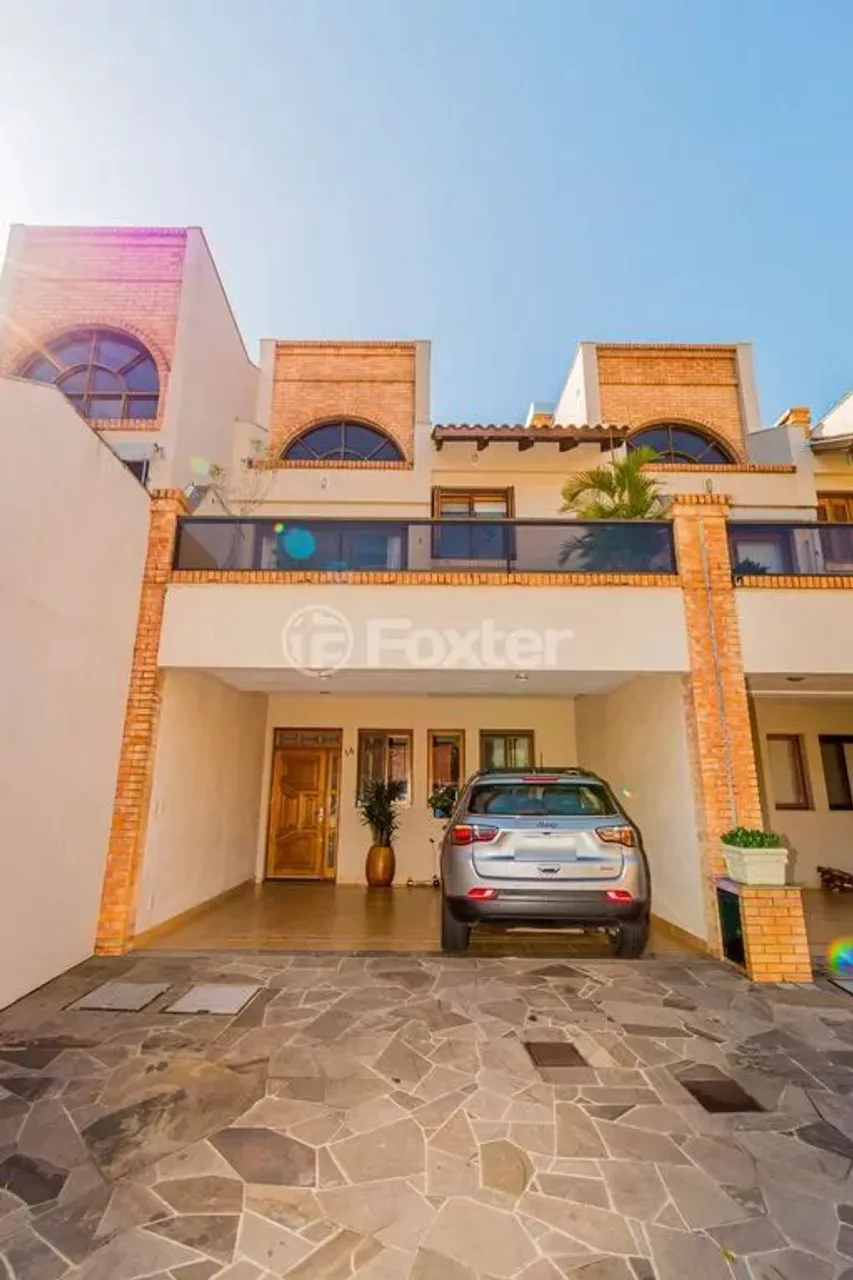Vendo Maravilhosa casa em condomínio 3 quartos suíte 2 garagens 273m² no Bairro Pedra Redo